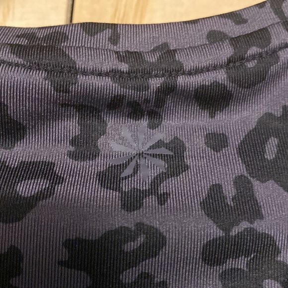 Athleta leopard print, crop tank top size S - Picture 4 of 7